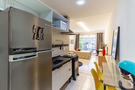 Cozinha de kitnet/studio para alugar com 1 quarto, 32m² em República, São Paulo