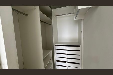 Apartamento para alugar com 108m², 3 quartos e 2 vagas Apartamento para alugar com 108m², 3 quartos e 2 vagasCloset da Suíte
