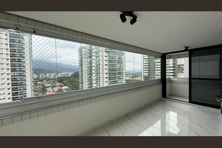Varanda de apartamento para alugar com 3 quartos, 108m² em Barra da Tijuca, Rio de Janeiro