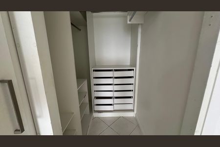 Apartamento para alugar com 108m², 3 quartos e 2 vagas Apartamento para alugar com 108m², 3 quartos e 2 vagasCloset da Suíte