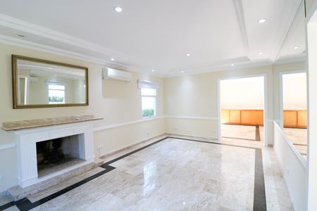 Casa de Condomínio para alugar com 4 quartos, 216m² em Jardim Petrópolis, São Paulo