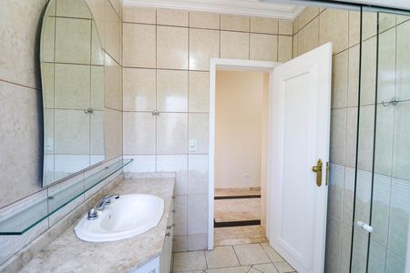 Banheiro de casa de condomínio para alugar com 4 quartos, 216m² em Jardim Petrópolis, São Paulo