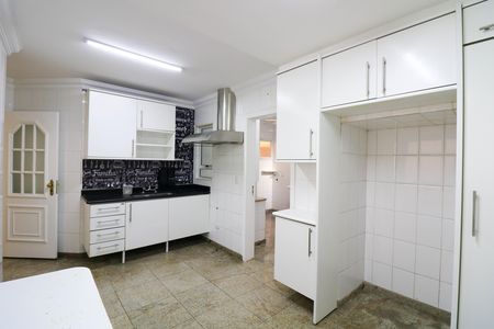 Cozinha de casa de condomínio para alugar com 4 quartos, 216m² em Jardim Petrópolis, São Paulo