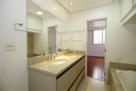 Apartamento para alugar com 170m², 2 quartos e 1 vaga Apartamento para alugar com 170m², 2 quartos e 1 vagaBanheiro da Suíte