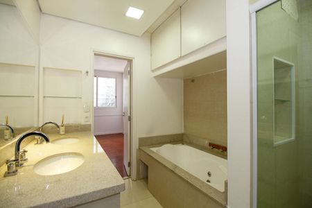 Apartamento para alugar com 170m², 2 quartos e 1 vaga Apartamento para alugar com 170m², 2 quartos e 1 vagaBanheiro da Suíte