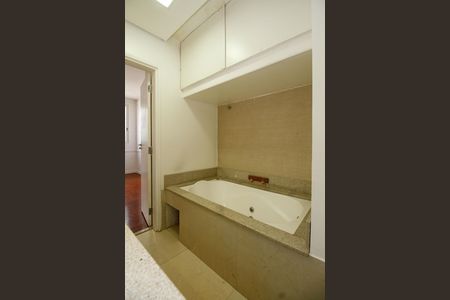 Apartamento para alugar com 170m², 2 quartos e 1 vaga Apartamento para alugar com 170m², 2 quartos e 1 vagaBanheiro da Suíte