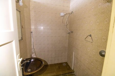 Banheiro de kitnet/studio para alugar com 1 quarto, 30m² em Centro, Niterói