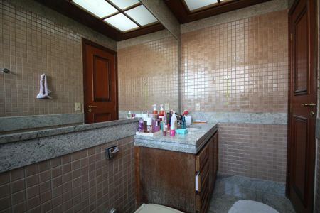 Apartamento à venda com 250m², 4 quartos e 4 vagasBanheiro da Suíte 3