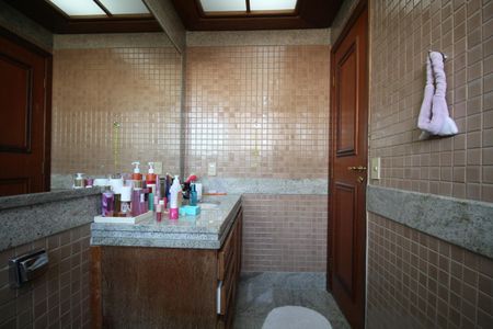 Apartamento à venda com 250m², 4 quartos e 4 vagasBanheiro da Suíte 3