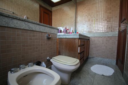 Apartamento à venda com 250m², 4 quartos e 4 vagasBanheiro da Suíte 3