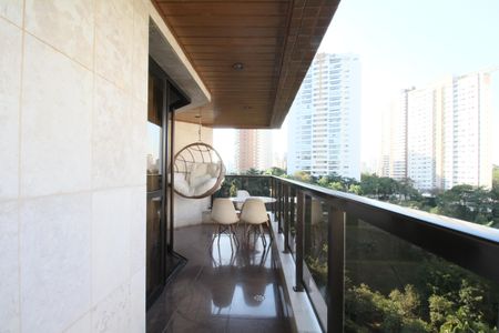 Apartamento à venda com 250m², 4 quartos e 4 vagasVaranda Sala