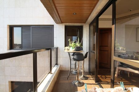 Apartamento à venda com 250m², 4 quartos e 4 vagasVaranda Copa