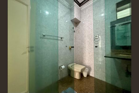 Apartamento para alugar com 141m², 4 quartos e sem vaga Apartamento para alugar com 141m², 4 quartos e sem vagaBanheiro social