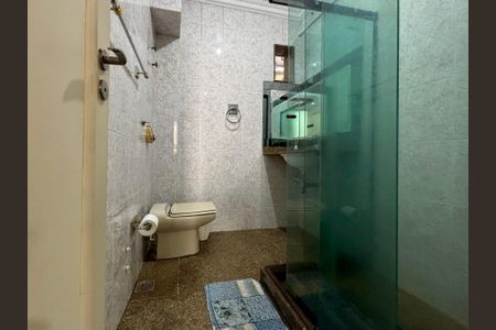 Apartamento para alugar com 141m², 4 quartos e sem vaga Apartamento para alugar com 141m², 4 quartos e sem vagaBanheiro social