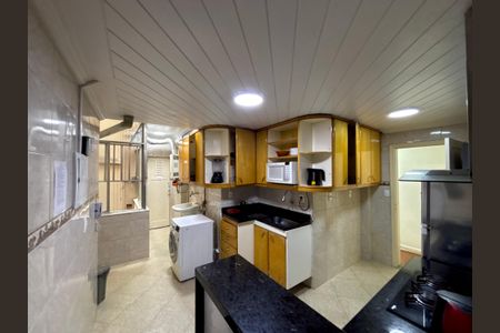 Apartamento para alugar com 141m², 4 quartos e sem vaga Apartamento para alugar com 141m², 4 quartos e sem vagaCozinha