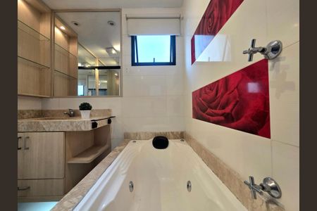 Apartamento à venda com 97m², 1 quarto e 2 vagasBanheiro da Suíte