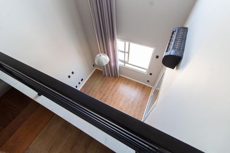 Apartamento para alugar com 110m², 2 quartos e 2 vagas Apartamento para alugar com 110m², 2 quartos e 2 vagasEscada