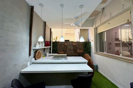 Apartamento à venda com 200m², 4 quartos e 1 vaga Apartamento à venda com 200m², 4 quartos e 1 vagaÁrea interna