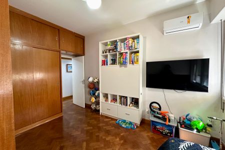 Apartamento à venda com 200m², 4 quartos e 1 vaga Apartamento à venda com 200m², 4 quartos e 1 vagaQuarto 1