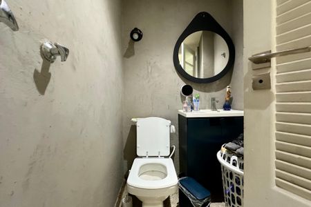 Apartamento à venda com 200m², 4 quartos e 1 vaga Apartamento à venda com 200m², 4 quartos e 1 vagaBanheiro de Serviço