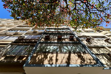 Apartamento à venda com 200m², 4 quartos e 1 vaga Apartamento à venda com 200m², 4 quartos e 1 vagaFachada