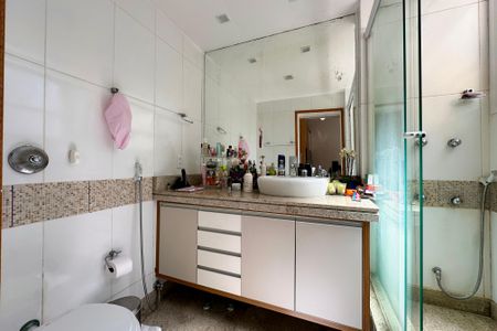 Apartamento à venda com 200m², 4 quartos e 1 vaga Apartamento à venda com 200m², 4 quartos e 1 vagaQuarto 2 - Suíte Banheiro