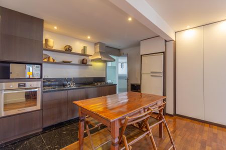 Cozinha de apartamento para alugar com 2 quartos, 105m² em Paraíso, São Paulo