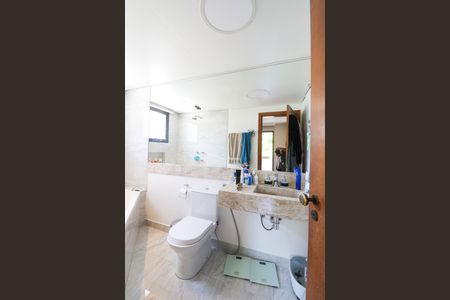 Apartamento à venda com 147m², 4 quartos e 2 vagasBanheiro da Suíte