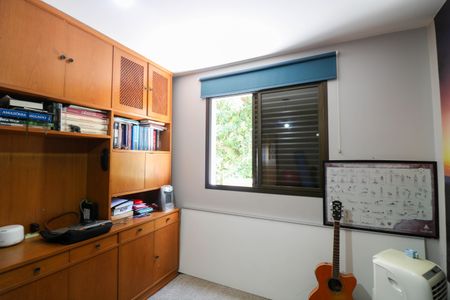 Apartamento à venda com 147m², 4 quartos e 2 vagasQuarto 2