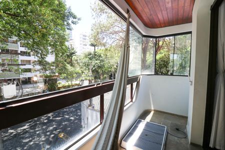 Apartamento à venda com 147m², 4 quartos e 2 vagasVaranda