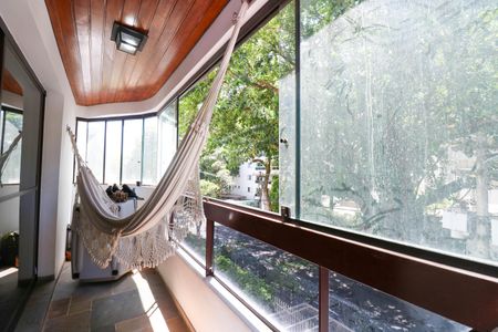 Apartamento à venda com 147m², 4 quartos e 2 vagasVaranda