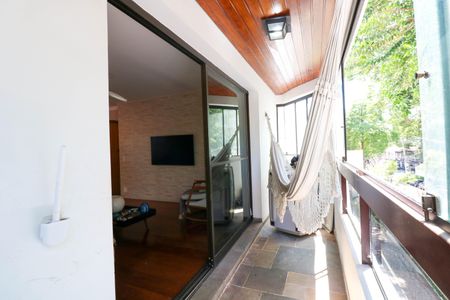 Apartamento à venda com 147m², 4 quartos e 2 vagasVaranda