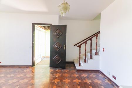 Casa para alugar com 220m², 5 quartos e 2 vagasSala