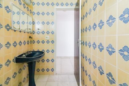 Casa para alugar com 220m², 5 quartos e 2 vagasBanheiro Social