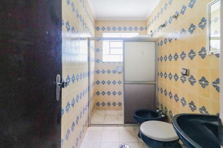 Casa para alugar com 220m², 5 quartos e 2 vagasBanheiro Social