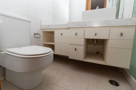Apartamento para alugar com 92m², 2 quartos e 2 vagas Apartamento para alugar com 92m², 2 quartos e 2 vagasBanheiro da Suíte