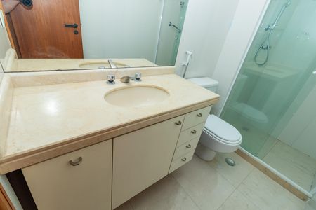 Apartamento para alugar com 92m², 2 quartos e 2 vagas Apartamento para alugar com 92m², 2 quartos e 2 vagasBanheiro social