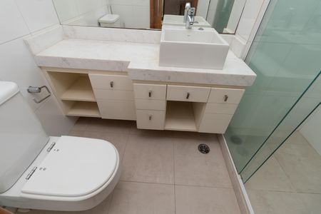 Apartamento para alugar com 92m², 2 quartos e 2 vagas Apartamento para alugar com 92m², 2 quartos e 2 vagasBanheiro da Suíte