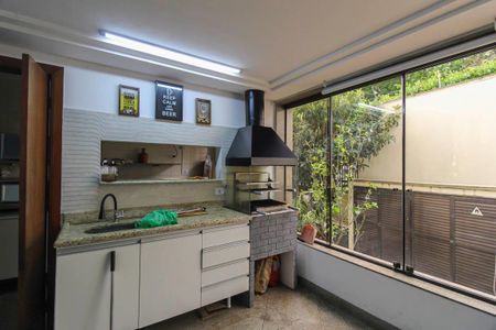 Apartamento à venda com 138m², 3 quartos e 3 vagasChurrasqueira