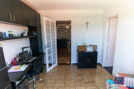 Casa de condomínio à venda com 480m², 5 quartos e 2 vagasEscritório