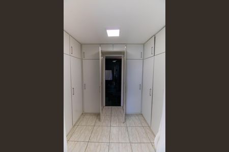 Casa de condomínio à venda com 480m², 5 quartos e 2 vagasCloset da Suíte 4