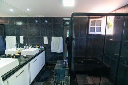 Casa de condomínio à venda com 480m², 5 quartos e 2 vagasBanheiro da Suíte 4