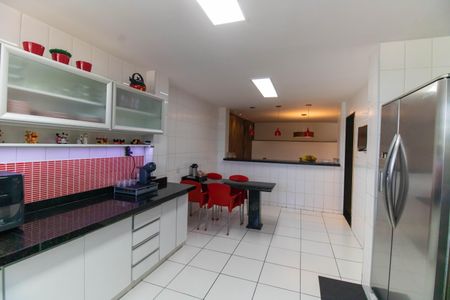 Casa de condomínio à venda com 480m², 5 quartos e 2 vagasCozinha