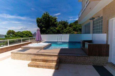 Casa de condomínio à venda com 480m², 5 quartos e 2 vagasÁrea externa