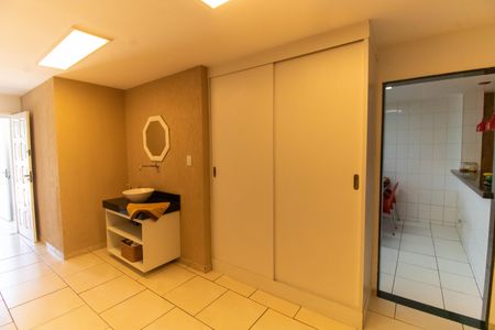 Casa de condomínio à venda com 480m², 5 quartos e 2 vagasHall