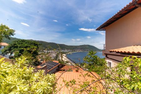 Casa de condomínio à venda com 480m², 5 quartos e 2 vagasVista