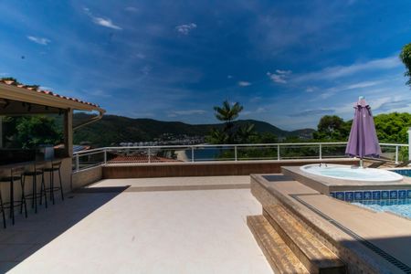 Casa de condomínio à venda com 480m², 5 quartos e 2 vagasÁrea externa