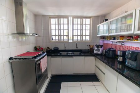 Casa de condomínio à venda com 480m², 5 quartos e 2 vagascoz