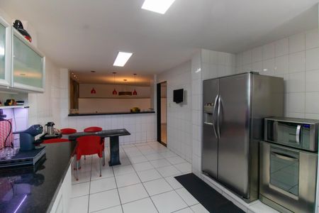 Casa de condomínio à venda com 480m², 5 quartos e 2 vagasCozinha