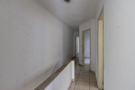 Casa à venda com 120m², 4 quartos e 2 vagasCorredor